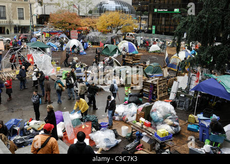 Vancouver eine Frist verhängt von der Supreme Court of British Columbia, um alle Strukturen zu entfernen versucht zu besetzen und Zelte aus dem Gelände der Vancouver Art Gallery von 14:00 Montag November 21 Vancouver, Kanada - 21. November 2011 Stockfoto