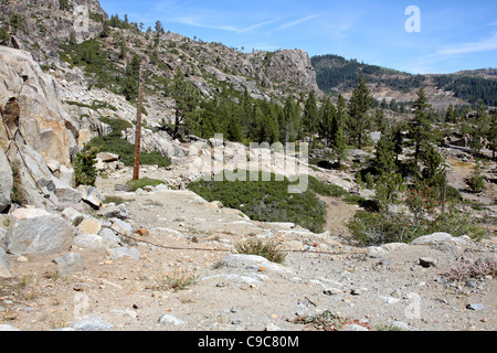 Lincoln Highway Gleisbett klettert auf der Ostseite des Donner-Gipfel in der Nähe von Truckee, Kalifornien. Stockfoto