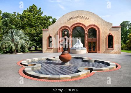 Konservatorium in Fitzroy Gardens Bereich leuchtendes Beispiel für die schönen Grünflächen strategily um Melbourne CBD-Bereich gelegt. Stockfoto