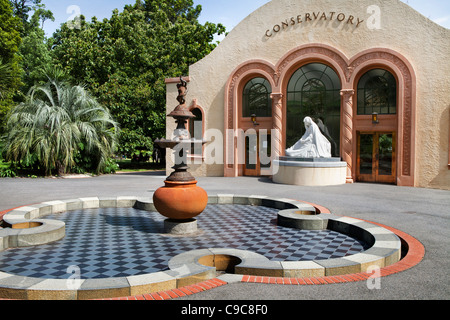 Konservatorium in Fitzroy Gardens Bereich leuchtendes Beispiel für die schönen Grünflächen strategily um Melbourne CBD-Bereich gelegt. Stockfoto