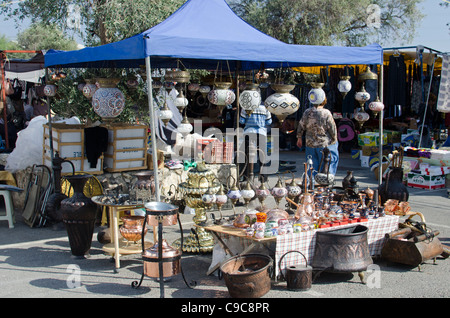 Marktstand verkaufen türkischen hellen Farbtönen und Lampen auf ein outdoor-Markt in Nord-Zypern Stockfoto