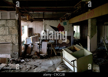 Geschändeter und geplünderten Klassenzimmer in Pripyat Mittelschule Sportivnaya Straße, Sperrzone von Tschernobyl Pripjat Ukraine Stockfoto