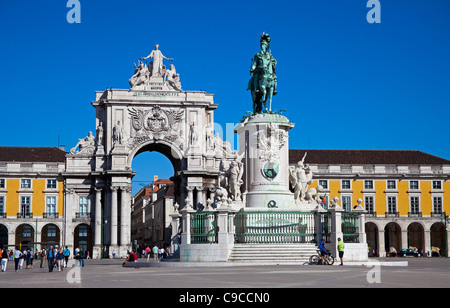 Die Arco Do Triunfo verbindet die Praca de Comercio und Rua Augusta Lissabon Portugal Europa Stockfoto