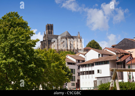 Limoges Kathedrale gesehen von St.Etienne de Limoges, Frankreich Stockfoto