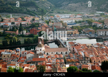 Blick über Bosa und Fluss Temo, Sardinien, Italien. Stockfoto