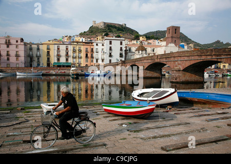 Blick über Bosa und Fluss Temo, Sardinien, Italien. Stockfoto