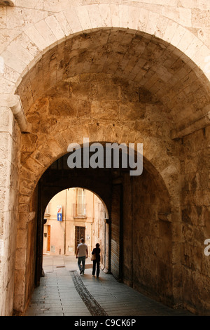 Das Tor von Torre dell'Elefante in Castello, Cagliari, Sardinien, Italien. Stockfoto