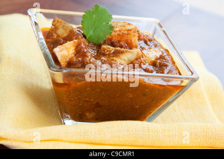 Indisch Chicken Curry mit ausgewählten Gewürzen Stockfoto