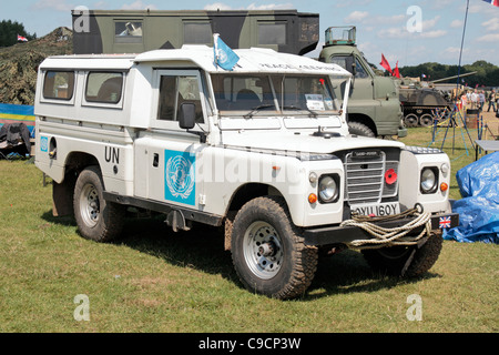Vereinten Nationen Land Rover (1973) auf dem Display an der 2011 Krieg & Frieden Schau Hop Farm, Paddock Wood, Kent, UK. Stockfoto