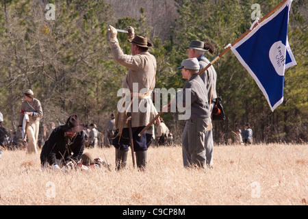 Soldaten schossen auf Schlachtfeld auf Bürgerkrieg reenactment Stockfoto