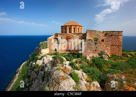 Die byzantinische Kirche der Hagia Sophia, das einzige Gebäude, das noch in gutem Zustand auf der "Oberen" Burg von Monemvasia, Lakonia Stockfoto