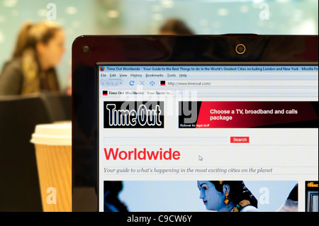 Die Time Out weltweit Website erschossen in einem Coffee-Shop-Umfeld (nur zur redaktionellen Verwendung: print, TV, e-Book und redaktionelle Webseite). Stockfoto