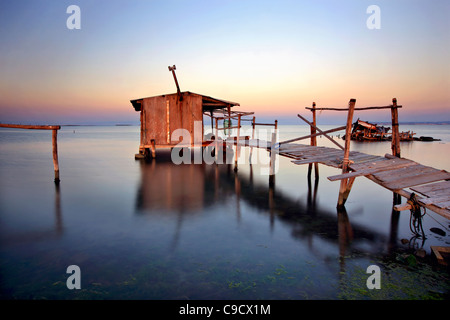 Stelzen-Hütte im Delta des Axios (auch bekannt als "Vardaris") Fluss, Thessaloniki, Makedonien, Griechenland Stockfoto