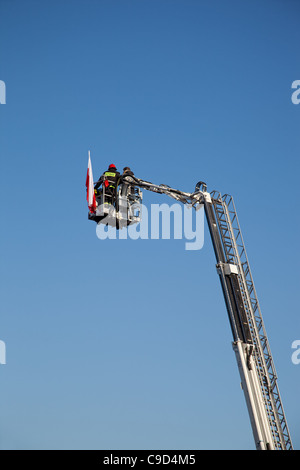 Leiter auf ein Feuerwehrauto erweitert. Stockfoto