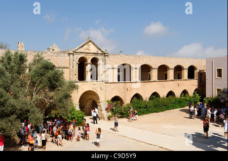 Moni Arkadiou. Kreta. Griechenland. Blick auf die West Gate oder Klaoustra im Inneren der schönste und beeindruckendste Kloster Arkadiou. Stockfoto