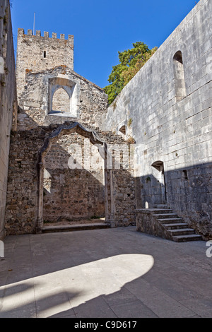 Halten Sie gesehen von Nossa Senhora da Pena Kirche (aka Santa Maria da Pena) Ruinen, in der Burg von Leiria. Leiria, Portugal. Stockfoto