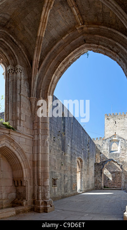 Halten Sie gesehen von Nossa Senhora da Pena Kirche (aka Santa Maria da Pena) Ruinen, in der Burg von Leiria. Leiria, Portugal. Stockfoto