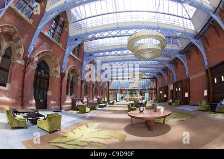 St Pancras Renaissance Hotel Lounge, Bahnhof Kings Cross St. Pancras Eurostar Terminal Railway, London, England, UK, United Ki Stockfoto