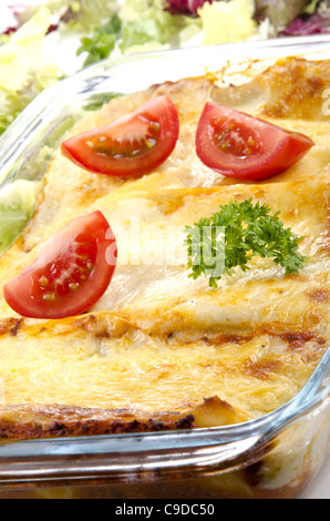 Lasagne in einer Glasschale Stockfoto