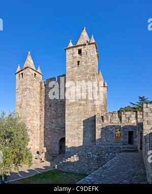 Bailey und der Feira Burg. Santa Maria da Feira, Portugal. Stockfoto