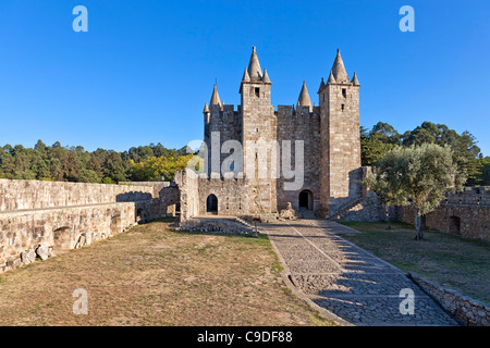 Bailey und der Feira Burg. Santa Maria da Feira, Portugal. Stockfoto