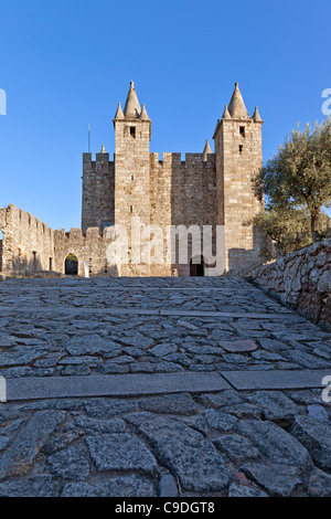 Bailey und der Feira Burg. Santa Maria da Feira, Portugal. Stockfoto