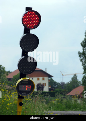 Ampel mit Countdown-Timer anzeigen um zu zeigen, wenn das Licht zu ändern. Stockfoto