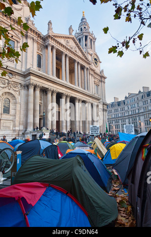 Das Lager der Anti-kapitalistischen Demo bei St. Pauls besetzen London protest Stockfoto