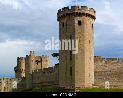 Ansicht des Kerls Turm und das Torhaus an der Warwick Castle Warwickshire England UK einer mittelalterlichen Burg in1068 Stockfoto