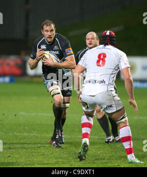 25.11.2011 RaboDirect PRO12 Rugby Union vom Firhill Stadium, Glasgow, Schottland. Glasgow Warriors V Ulster. Al Kellock bereitet zu übernehmen, Pedrie Wannenburg Stockfoto