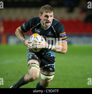 25.11.2011 RaboDirect PRO12 Rugby Union vom Firhill Stadium, Glasgow, Schottland. Glasgow Warriors V Ulster. John Barclay unter den Ball nach vorn Stockfoto