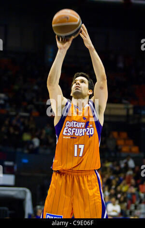 26.11.2011. Valencia, Spanien Basketball-Match zwischen Valencia Basket Club und Assignia Manresa, Spieltag 9 Liga Endesa - Spanien---Rafa Martinez aus Valencia Basket Club als He Würfe aus der freien Linie Stockfoto