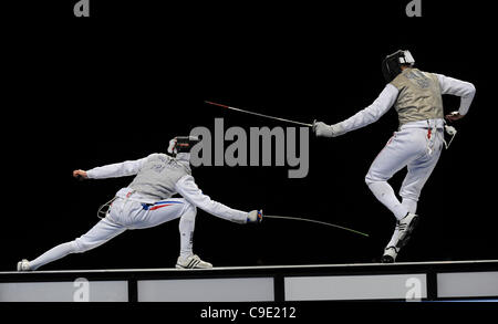 Brice GUYART (FRA) [Links] V James DAVIS (GBR) [rechts] während die Folie Herrenwettkampf an der London bereitet Olympischen Test-Event, ExCel Centre, London, England 27. November 2011. Stockfoto