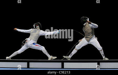 Marcel MARCILLOUX (FRA) [Links] V Husayn ROSOWSKY (GBR) [rechts] während die Folie Herrenwettkampf an der London bereitet Olympischen Test-Event, ExCel Centre, London, England 27. November 2011. Stockfoto