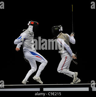 Brice GUYART (FRA) [Links] V Keith Kochen (GBR) [rechts] während die Folie Herrenwettkampf an der London bereitet Olympischen Test-Event, ExCel Centre, London, England 27. November 2011. Stockfoto