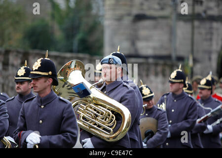 29.11.2011. Militärkapelle marschieren durch Tamworth in Staffordshire. Die Soldaten waren in der Stadt um ihre Rückkehr von einem Einsatz in Afghanistan zu feiern. Stockfoto