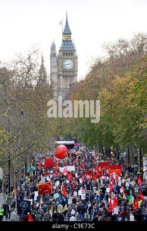 London, UK, 30. November 2011.  Tausende von streikenden öffentlichen Sektor beitreten März in London, um protest gegen geplante Rentenreform der Regierung Stockfoto