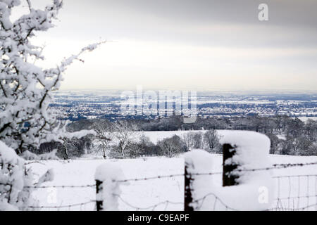 12.05.11 erste echte Schnee des Jahres decken Glasgow.  Ansicht von Norden und Osten von Glasgow tief verschneit aus Lennoxtown gesehen. Stockfoto