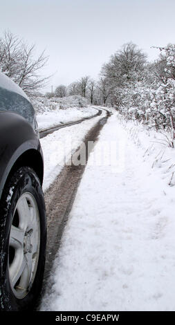 12.05.11 erste echte Schnee des Jahres decken zu schwierigen Fahrbedingungen besonders in abgelegenen Gebieten nördlich der Stadt Glasgow. Stockfoto