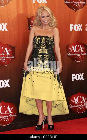 Kristin Chenoweth im Presseraum für 2011 AMERICAN COUNTRY AWARDS - Press Room, MGM Grand Garden Arena, Las Vegas, NV 5. Dezember 2011. Foto von: MORA/Everett Collection Stockfoto