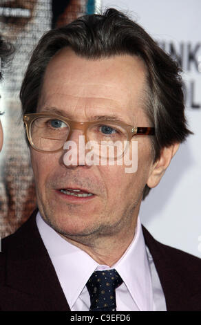 GARY OLDMAN TINKER TAILOR SOLDIER SPY. LOS ANGELES PREMIERE HOLLYWOOD LOS ANGELES Kalifornien USA 6. Dezember 2011 Stockfoto