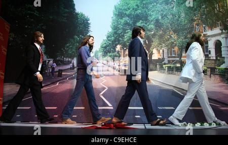 RINGO STARR & GEORGE HARRISON & PAUL MCCARTNEY & JOHN LENNON, DIE BEATLES WACHS, FIGUREN ENTHÜLLUNG HOLLYWOOD LOS ANGELES NEFF Stockfoto