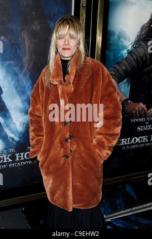 Edith Bowman besucht das Europäische Premiere des Sherlock Holmes: A Game of Shadows at The Empire, Leicester Square auf Donnerstag, 8. Dezember 2011. Personen im Bild: Edith Bowman. Bild von Julie Edwards Stockfoto