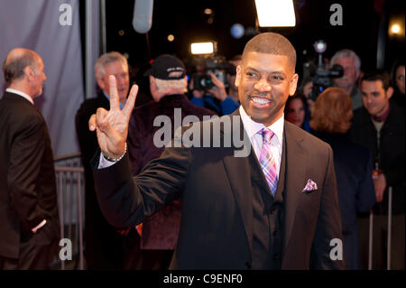 SACRAMENTO, CA - 8. Dezember: Bürgermeister Kevin Johnson kommt bei den California Hall Of Fame-Zeremonien in Sacramento Memorial Auditorium in Sacramento, Kalifornien im 8. Dezember 2011 Stockfoto