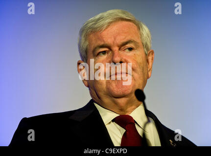 10. Dezember 2011 - Des Moines, Iowa, USA - Newt Gingrich beteiligt sich an der Iowa Veteranen GOP Presidential Forum am Varsity Theater vor der ABC News/Yahoo! Nachrichten Debatte an der Drake University. Stockfoto