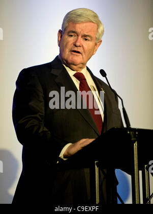 10. Dezember 2011 - Des Moines, Iowa, USA - Newt Gingrich beteiligt sich an der Iowa Veteranen GOP Presidential Forum am Varsity Theater vor der ABC News/Yahoo! Nachrichten Debatte an der Drake University. Stockfoto