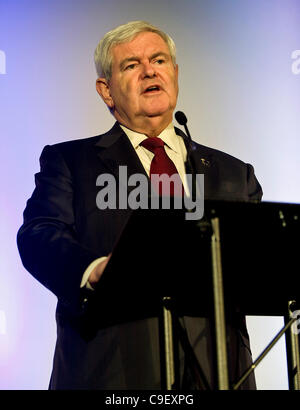 10. Dezember 2011 - Des Moines, Iowa, USA - Newt Gingrich beteiligt sich an der Iowa Veteranen GOP Presidential Forum am Varsity Theater vor der ABC News/Yahoo! Nachrichten Debatte an der Drake University. Stockfoto