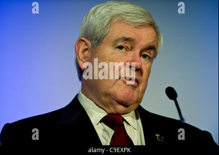 10. Dezember 2011 - Des Moines, Iowa, USA - Newt Gingrich beteiligt sich an der Iowa Veteranen GOP Presidential Forum am Varsity Theater vor der ABC News/Yahoo! Nachrichten Debatte an der Drake University. Stockfoto