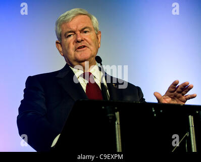 10. Dezember 2011 - Des Moines, Iowa, USA - Newt Gingrich beteiligt sich an der Iowa Veteranen GOP Presidential Forum am Varsity Theater vor der ABC News/Yahoo! Nachrichten Debatte an der Drake University. Stockfoto