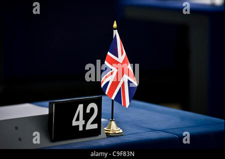 13. Dezember 2011 Hauptsitz - Straßburg, Elsass, Frankreich - britische Flagge während der Debatte über die Ergebnisse des EU-Gipfels im Europäischen Parlament in Straßburg am 2011-12-13 von Wiktor Dabkowski (Credit-Bild: © Wiktor Dabkowski/ZUMAPRESS.com) Stockfoto